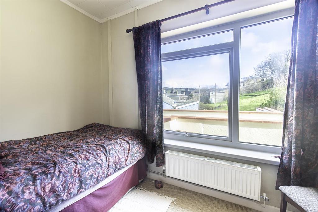 Bed 2.jpg