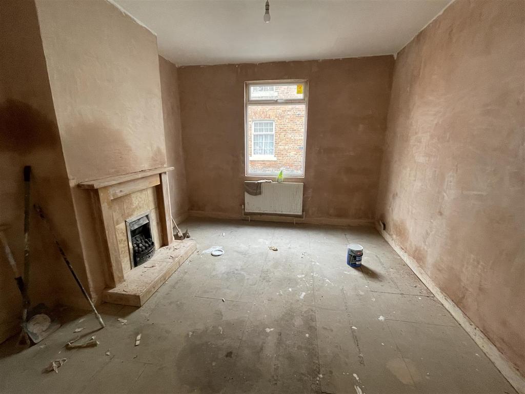 Clark Street, Scarborough 4 bed terraced house £80,000