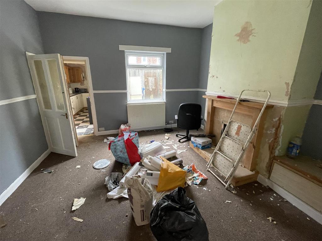 Clark Street, Scarborough 4 bed terraced house £80,000