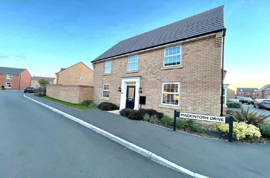 Mackintosh Drive, Earls Barton... 4 bed detached house £430,000