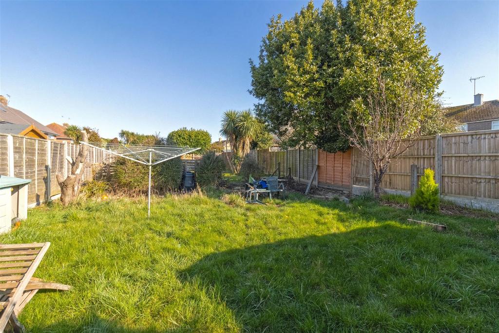Roundstone Crescent, East Preston 2 bed apartment £275,000