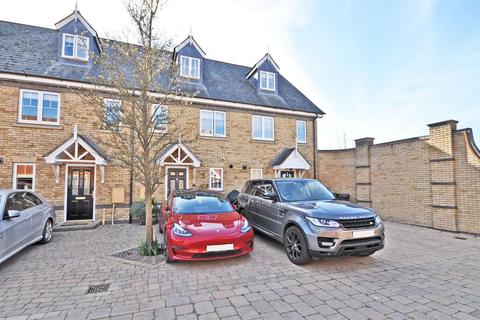 71 Shimbrooks, Great Leighs, Chelmsford, CM3 1SG