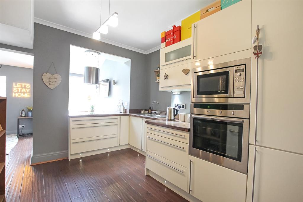 Middleham Road, Darlington 3 bed semidetached house £172,000