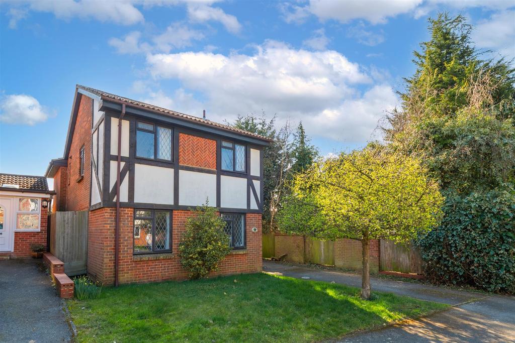 Kings Mead, South Nutfield 4 bed detached house £700,000