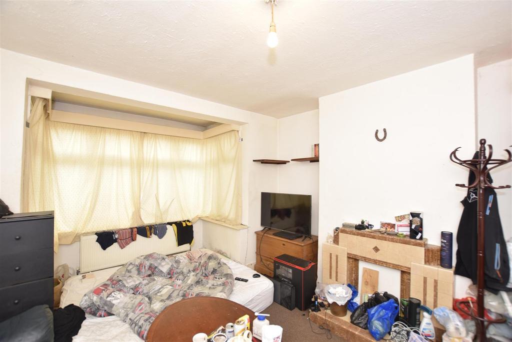 Rosslyn Crescent, WEMBLEY 4 bed semidetached house £775,000