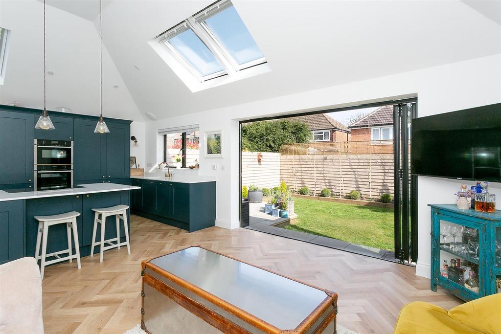 Sibley Avenue, Harpenden 2 bed detached house £675,000