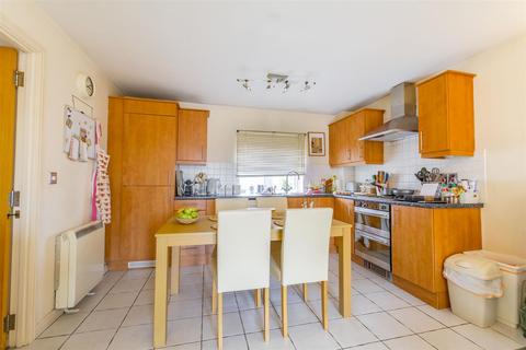 20 Emperor Close, Nottingham, NG5 1QR