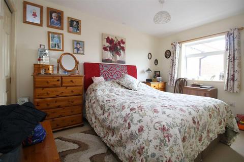 2 bedroom flat for sale - Floriston Gardens, New Milton