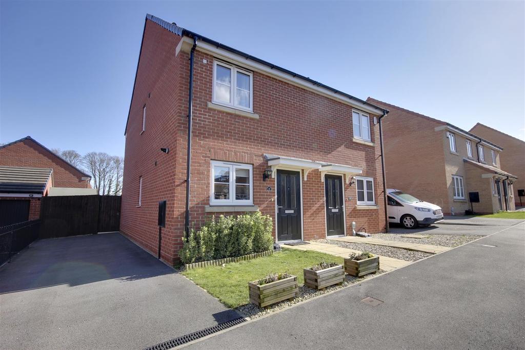 Holly Drive, Hessle 2 bed semidetached house £170,000