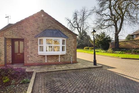 2 bedroom detached bungalow for sale - Wood Green, Driffield