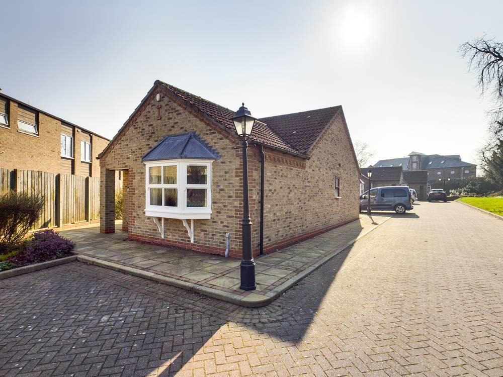Wood Green, Driffield 2 bed detached bungalow for sale £170,000