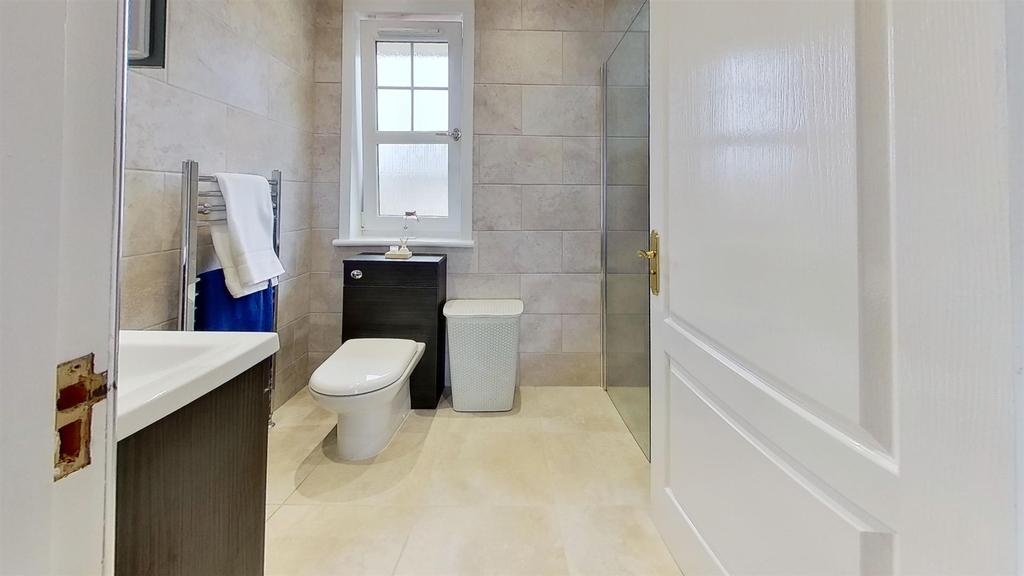 1-Forrest-Place-Bathroom (3).jpg