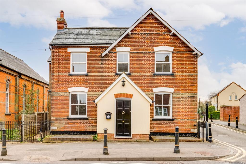High Street, Codicote, Herts 4 bed detached house for sale £725,000