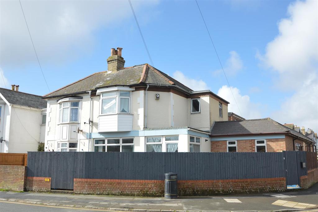 ELMFIELD, RYDE 2 bed flat £215,000