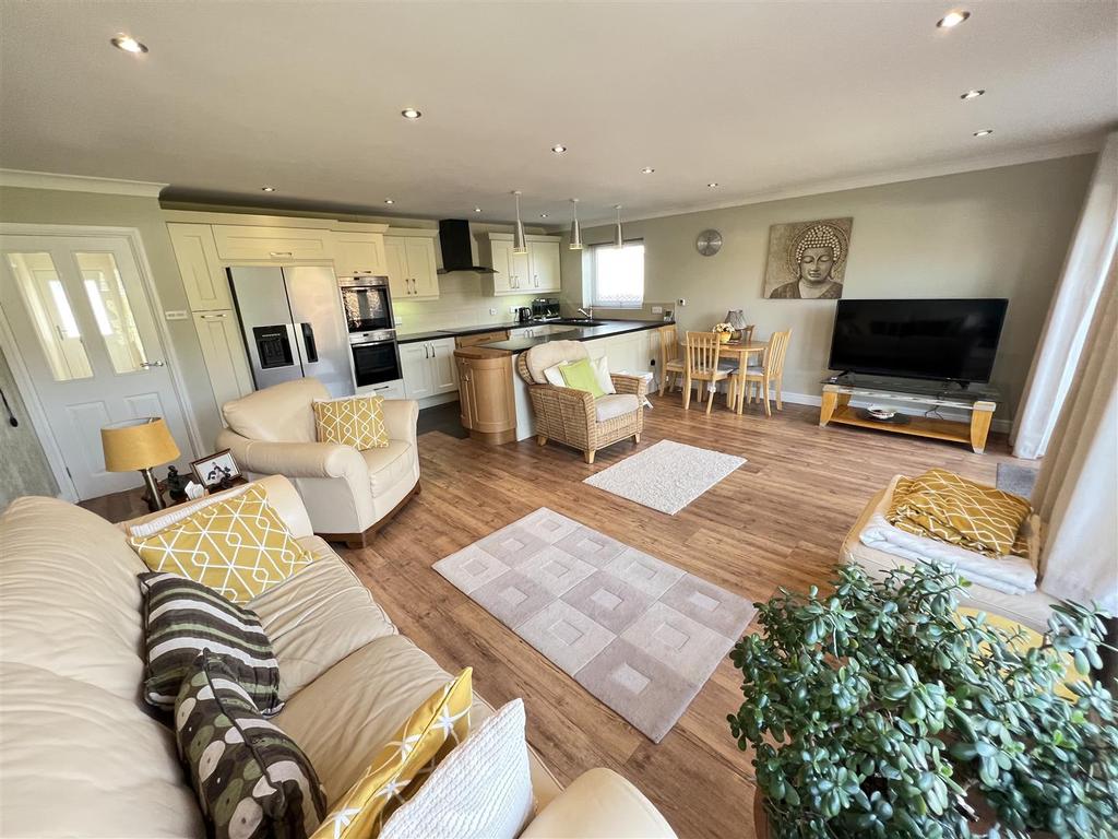 Hillview Road, Irby, Wirral 4 bed semidetached bungalow £425,000