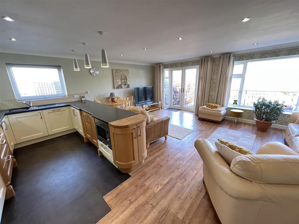 Hillview Road, Irby, Wirral 4 bed semidetached bungalow £425,000