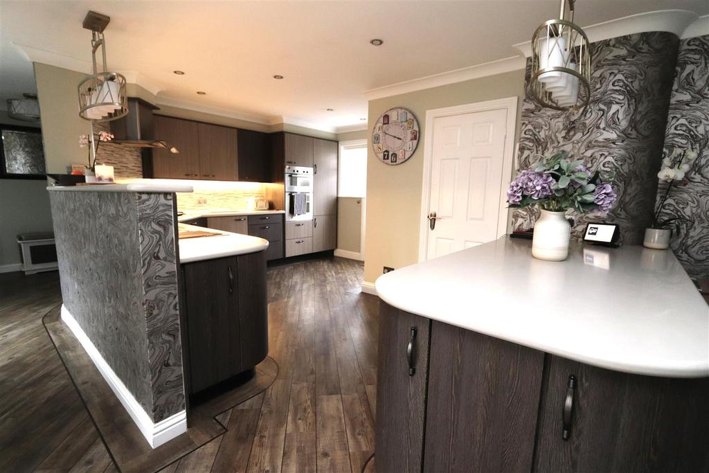 Kitchen/Breakfast Area