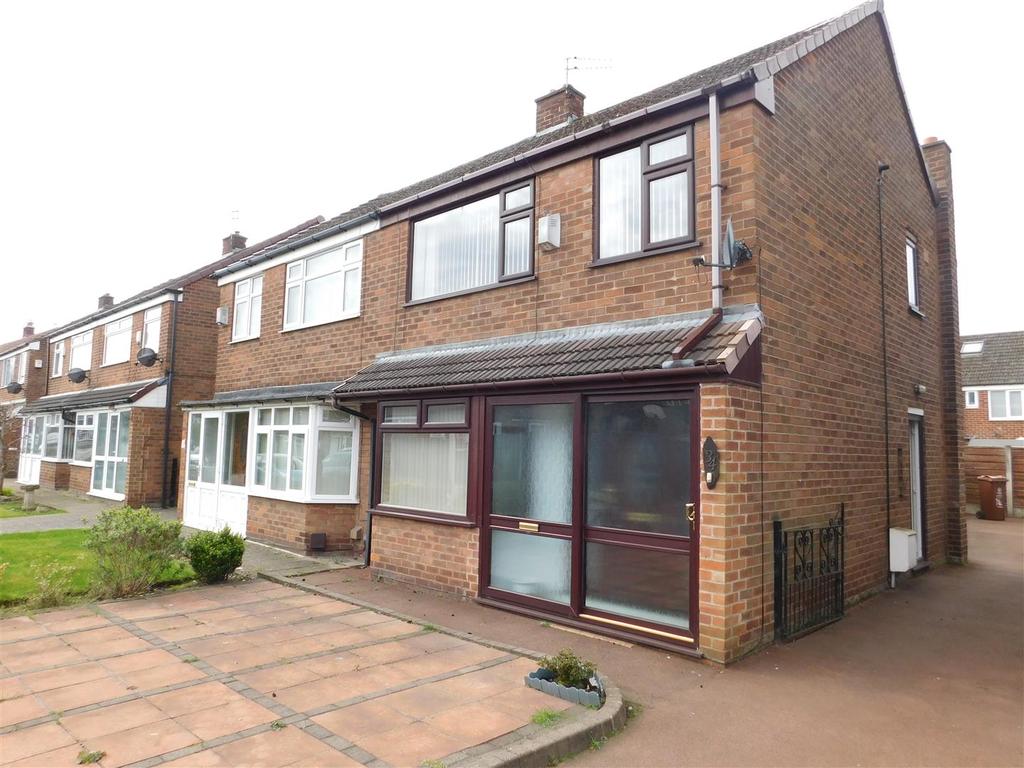 Birch Avenue, Failsworth, Manchester 2 bed semidetached house £200,000