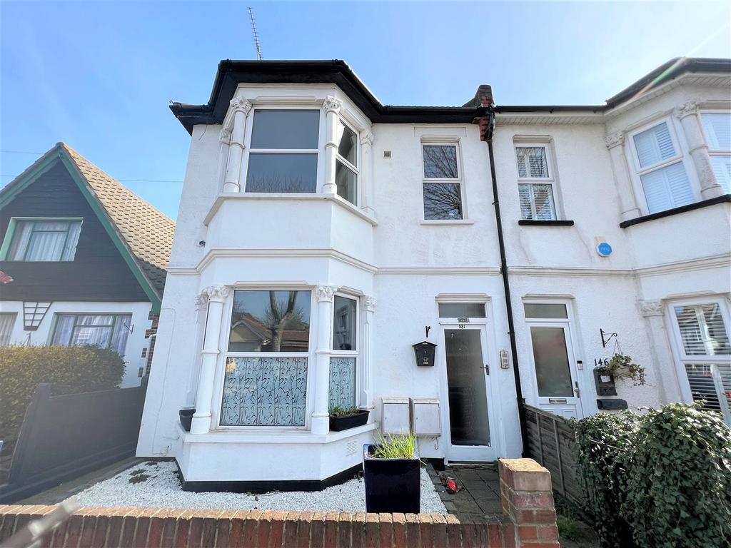 Southsea Avenue, LeighOnSea 2 bed flat £1,150 pcm (£265 pw)