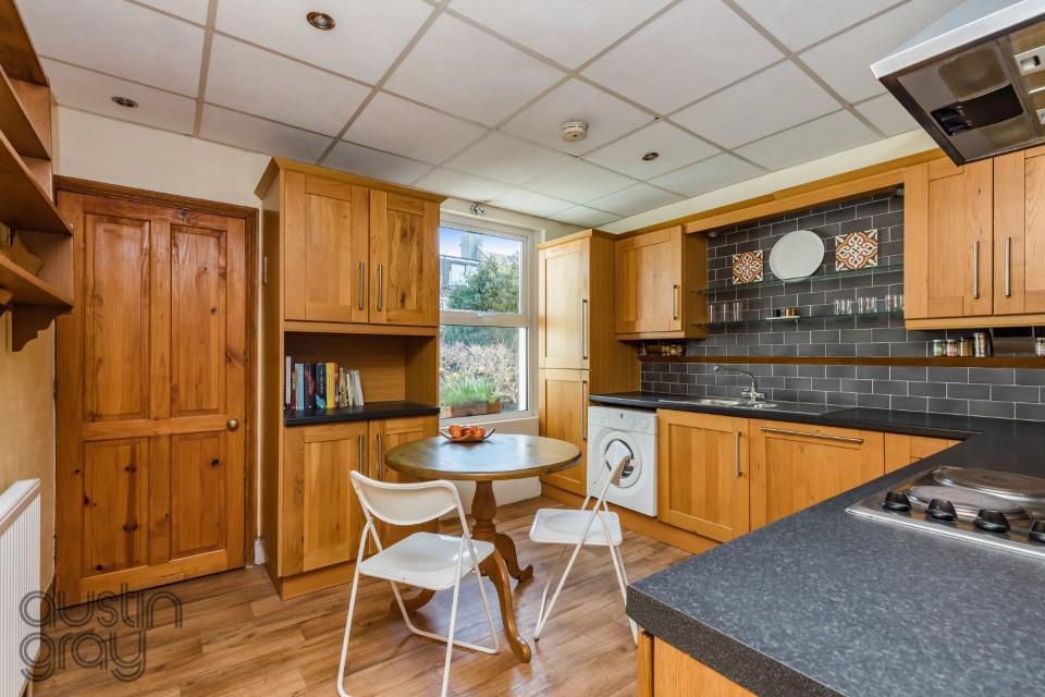 Sandown Road, Brighton 2 bed flat - £300,000