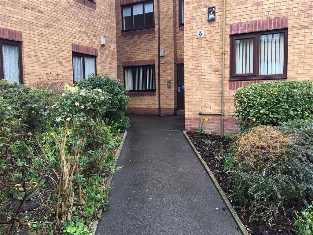 Llys Yr Efail, Mold, Flintshire 2 bed apartment £630 pcm (£145 pw)