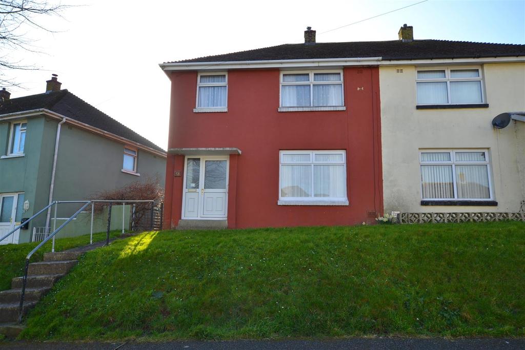 Coombs Drive, Milford Haven 3 bed semidetached house £135,000