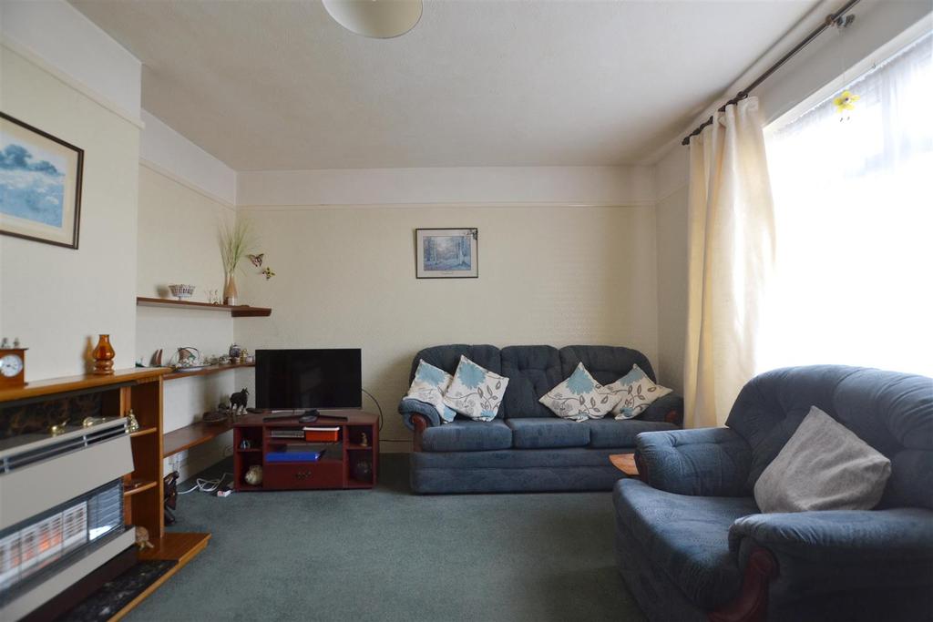 Coombs Drive, Milford Haven 3 bed semidetached house £135,000