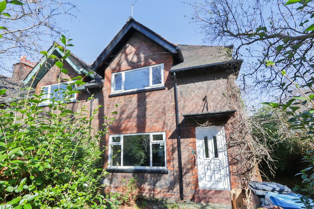 Laburnum Avenue, Garden Village, Hull, East Yorkshire, HU8 2 bed end of