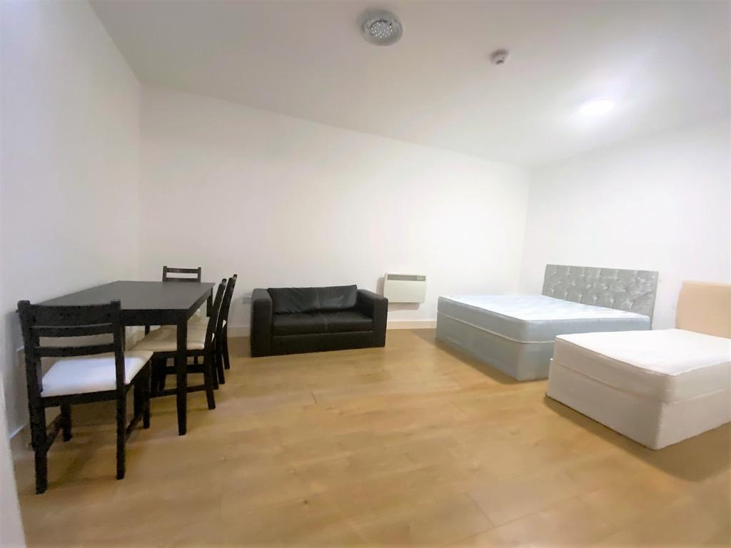406 c staines road, feltham, tw14 8 bt