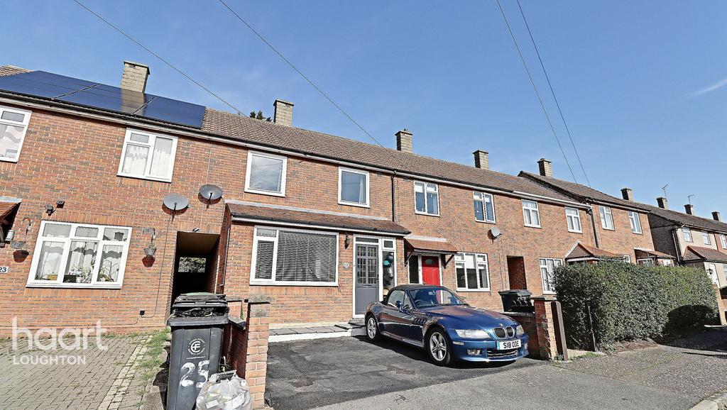 Parkmead, Loughton, Essex, IG10 2 bed semidetached house £425,000