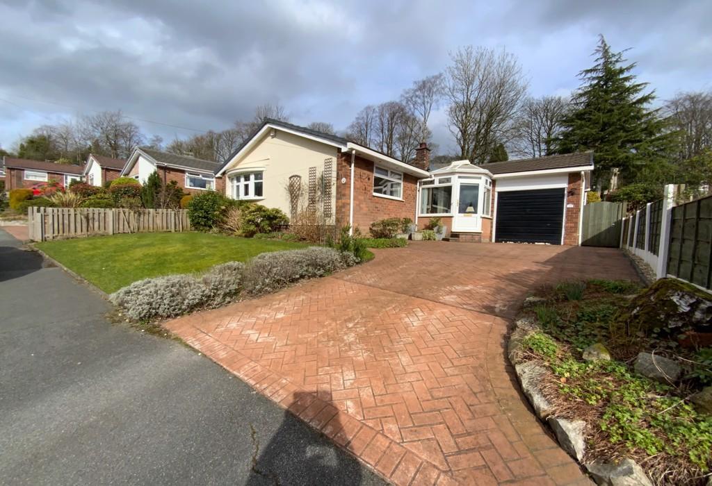 Roe Cross Green, Mottram, Hyde, Greater Manchester 2 bed bungalow £