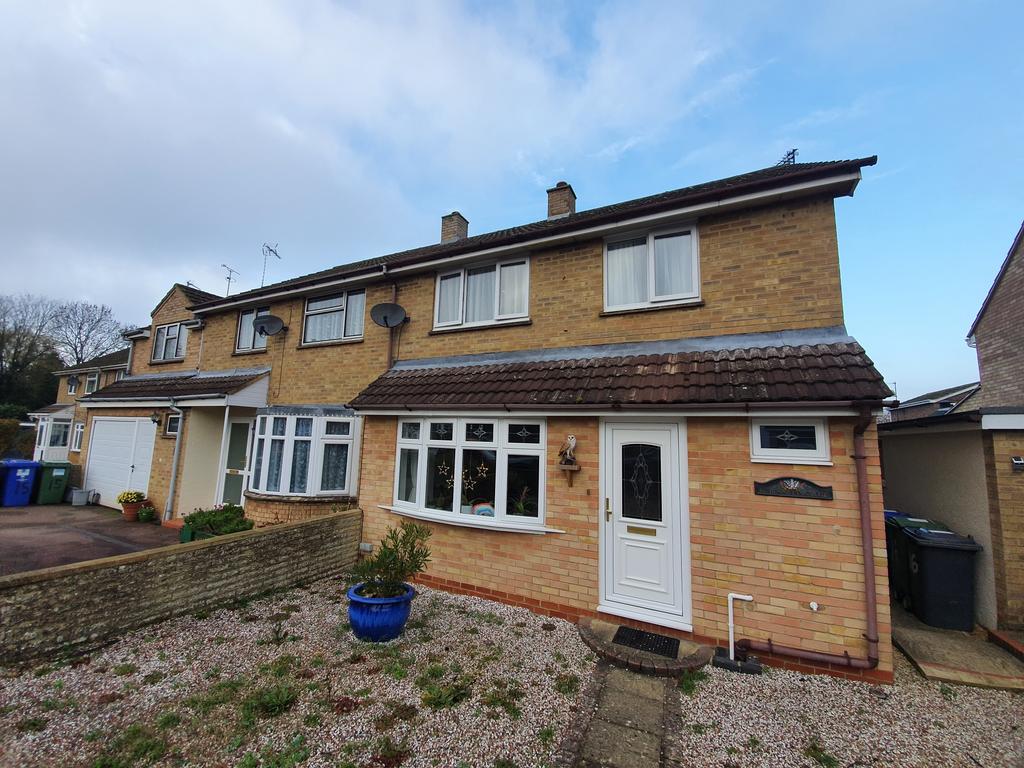 Bennett Close 3 Bed Semi Detached House £1 100 Pcm £254 Pw