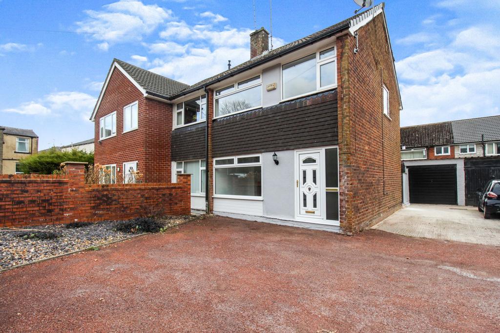 Edenfield Road, Rochdale, OL11 3 bed semidetached house £230,000