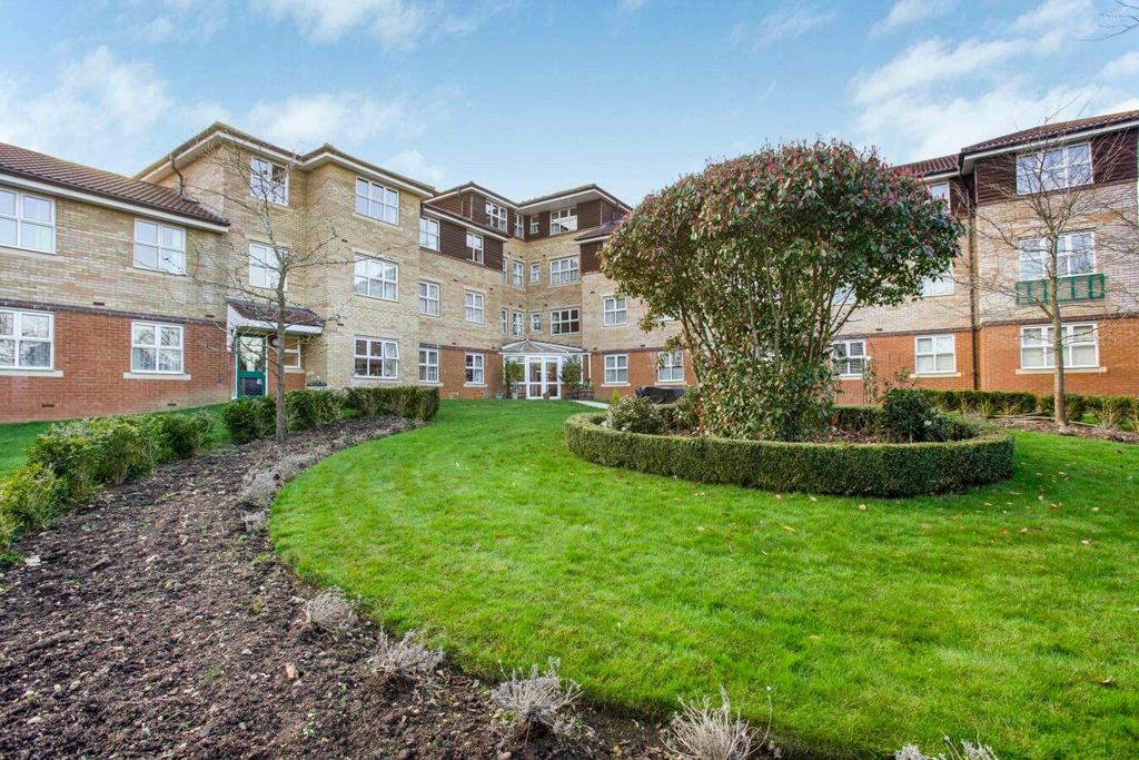Seabrook Court Station Close Potters Bar 2 bed apartment £255,000