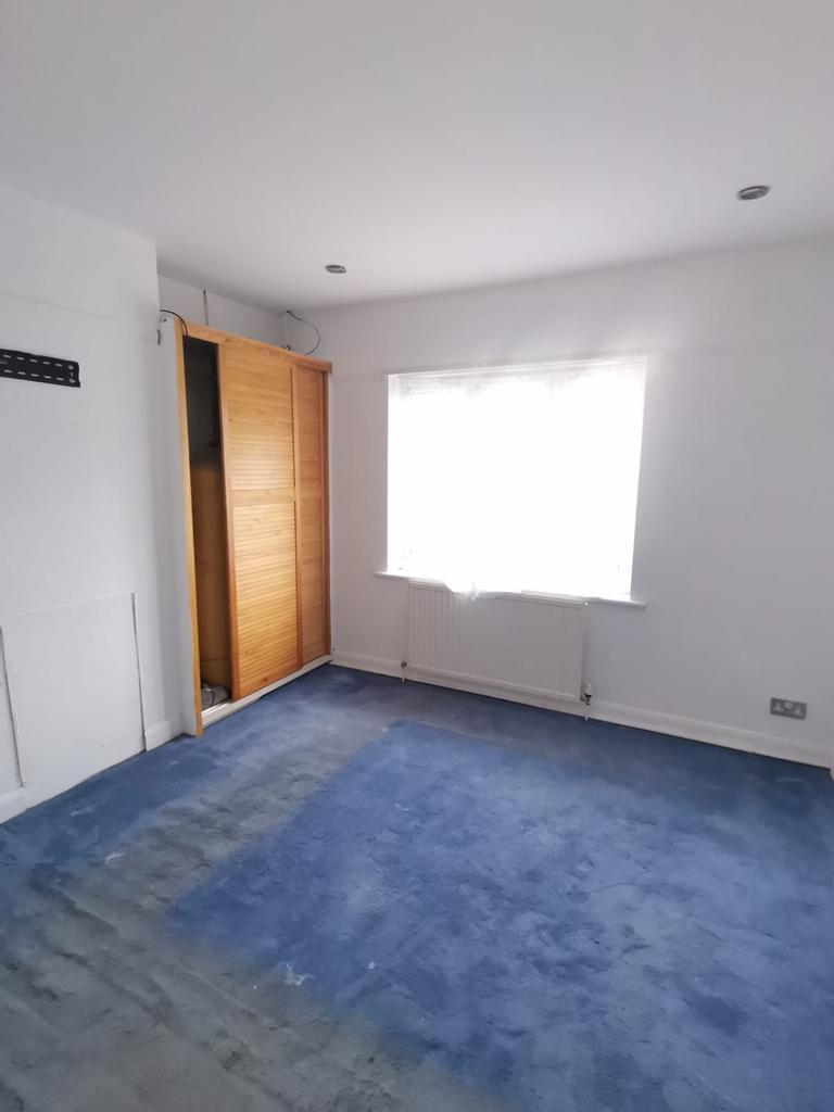 Garrick Road, Greenford UB6 3 bed semidetached house £2,200 pcm (£