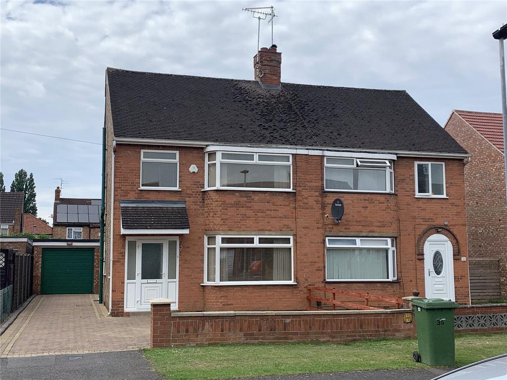 Lawn Avenue, Peterborough, Cambridgeshire, PE1 3 bed semidetached house £235,000