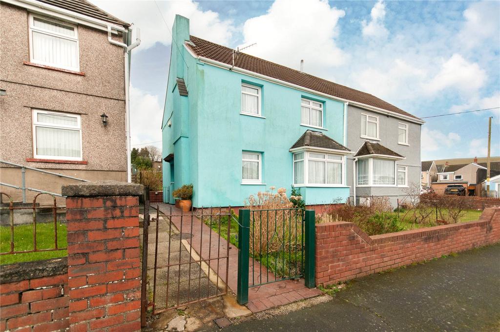 Lluest, Ystradgynlais, Swansea, SA9 3 bed semidetached house £134,950