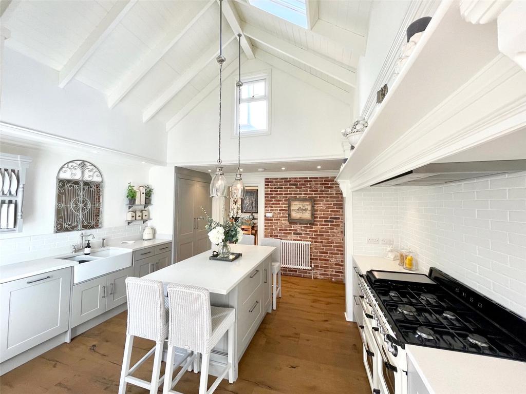 Rosebery Avenue, Eastbourne, BN22 5 bed detached house £975,000