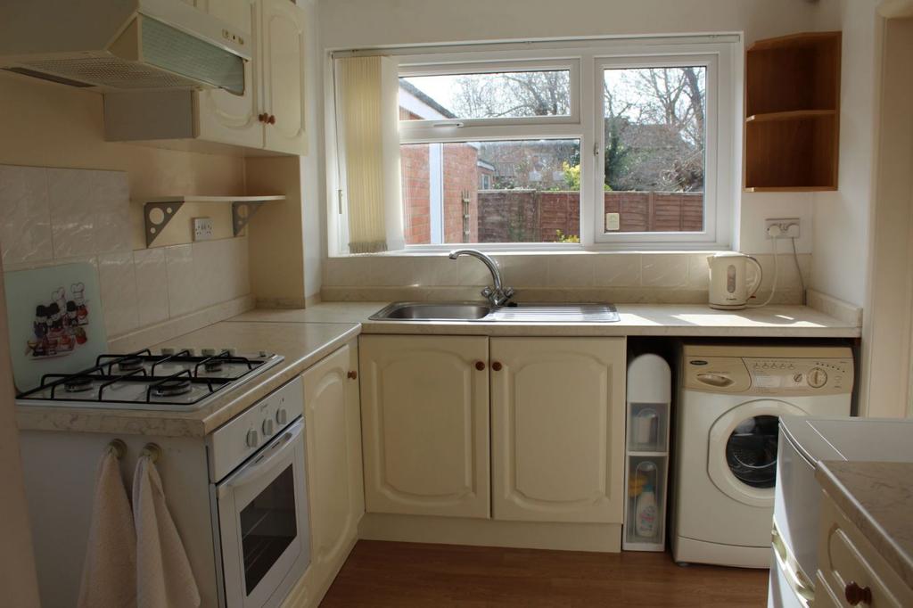 The Slade, Daventry, Northamptonshire NN11 4HP 3 bed detached house £
