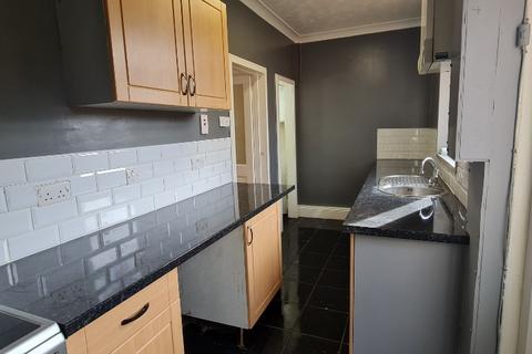 3 bedroom terraced house to rent, Burnham Grove, Newcastle upon Tyne, NE6