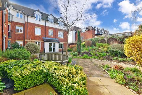 1 bedroom flat for sale - Prices Lane, Reigate, Surrey