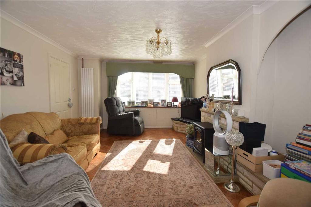 St. Peters Road, Beechenlea, Chelmsford 3 bed semidetached house £