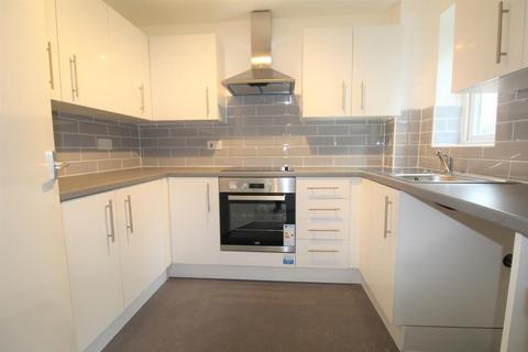 2 bedroom flat to rent, Mandeville Court, Chingford