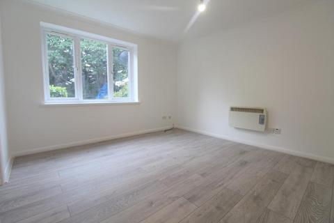2 bedroom flat to rent, Mandeville Court, Chingford