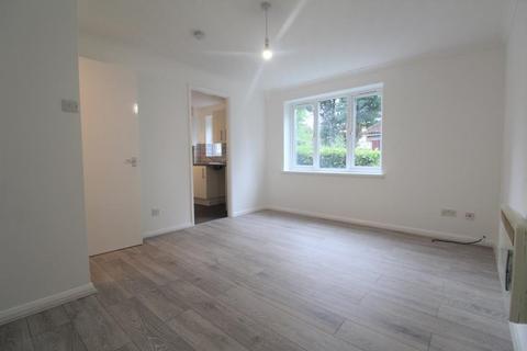 2 bedroom flat to rent, Mandeville Court, Chingford
