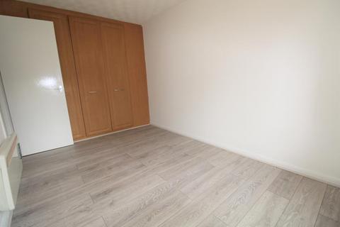 2 bedroom flat to rent, Mandeville Court, Chingford