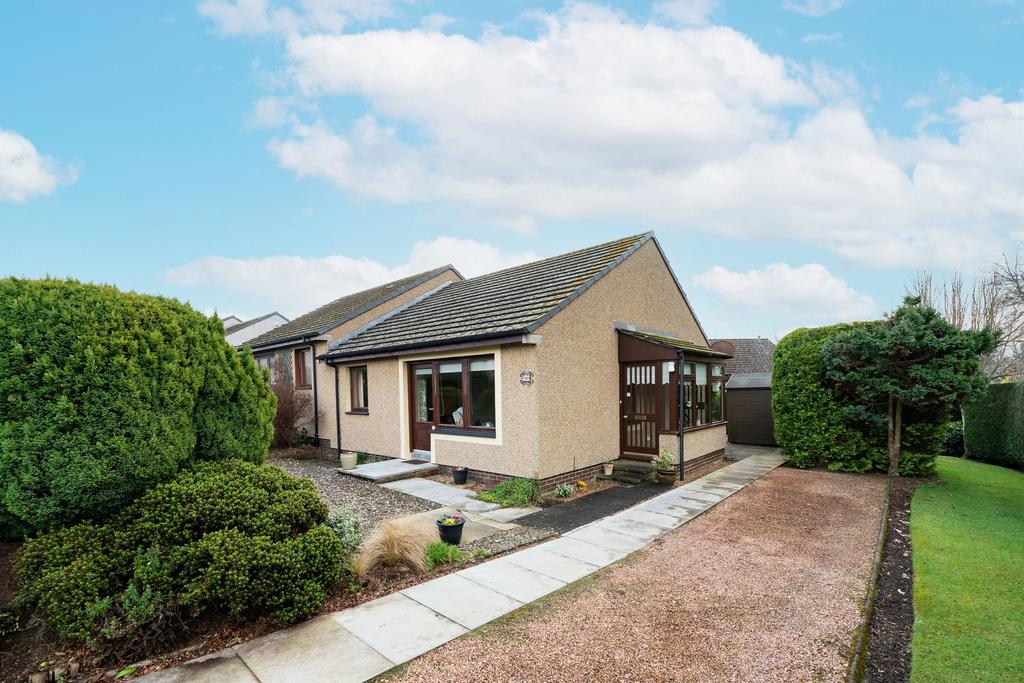 Watts Gardens, Cupar, KY15 2 bed bungalow £170,000