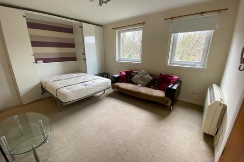 Studio to rent, Whitepark, Gorgie, Edinburgh, EH11