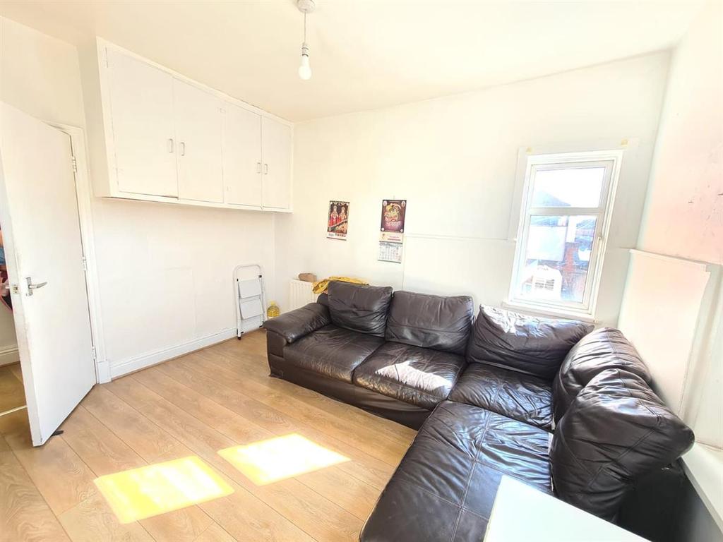 Melton Road, Leicester 3 bed flat £850 pcm (£196 pw)