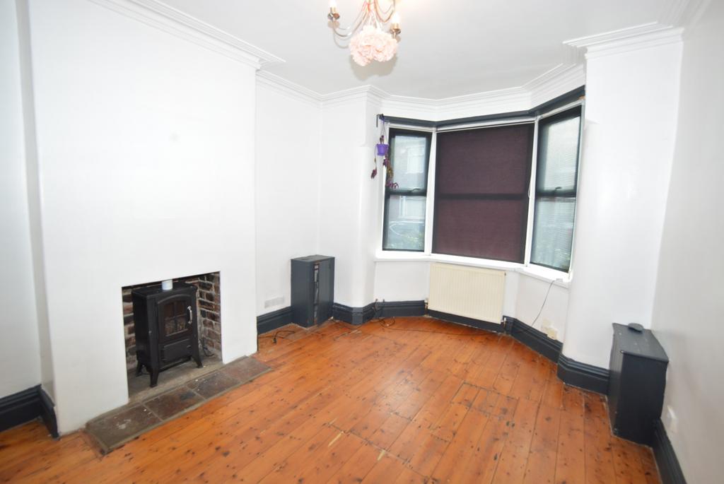 Jackson Street Stretford M32 2 bed terraced house £900 pcm (£208 pw)